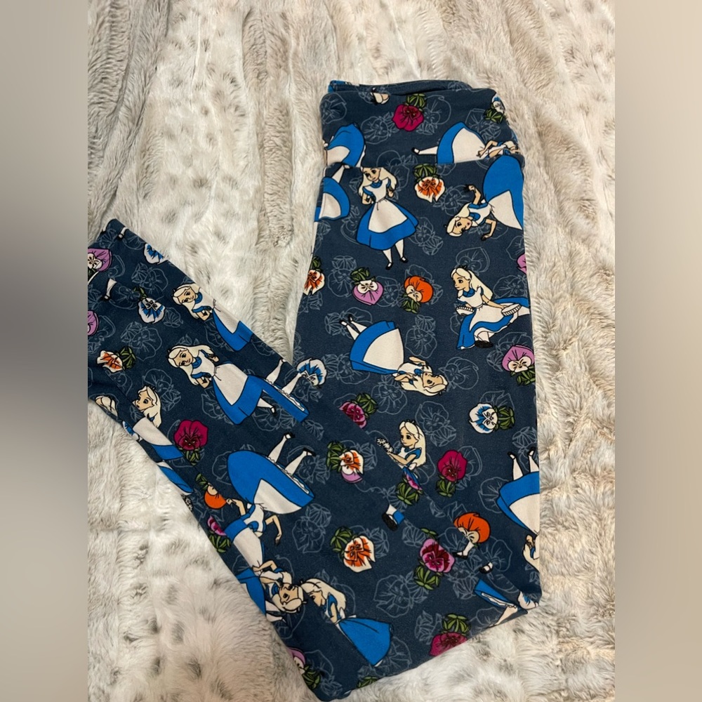 Pre-owned Lularoe Disney Alice in Wonderland OS leggings